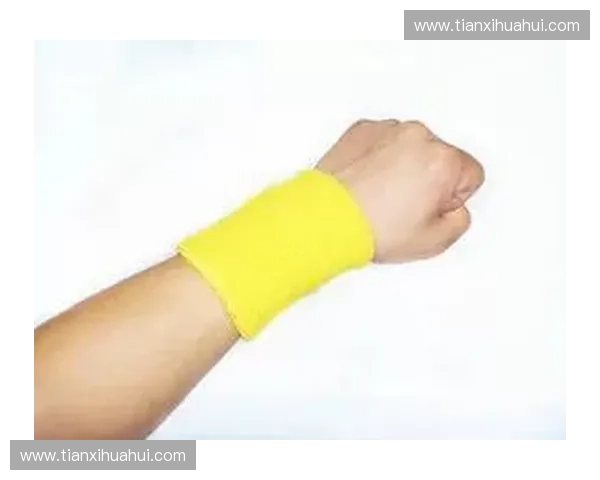 护腕的选择与使用技巧解析 让你的运动更安全更舒适 护腕的选择与使用技巧解析 让你的运动更安全更舒适
